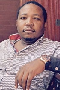 الممثل Presley Chweneyagae