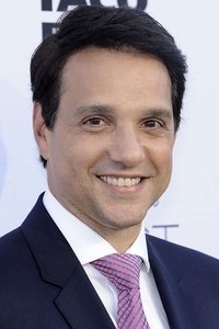 الممثل Ralph Macchio