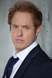 الممثل Raphael Sbarge