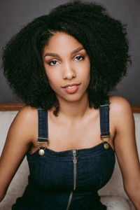 الممثل Raylene Harewood