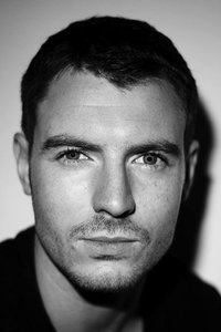 الممثل Richard Flood