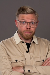 الممثل Rob Beckett