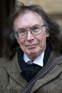 الممثل Ronald Hutton