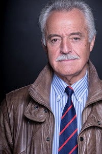 الممثل Russell Roberts