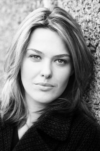 الممثل Sally Bretton