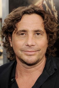 المخرج Samuel Bayer