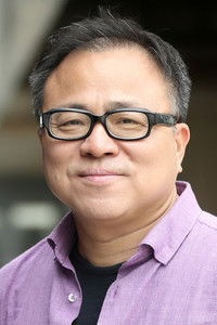 المخرج Sang-Hyo Yook