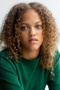 الممثل Sarah-Maxine Racicot