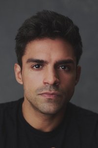 الممثل Sean Teale