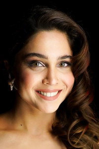 الممثل Sharvari