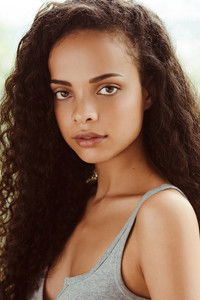 الممثل Sierra Sidwell