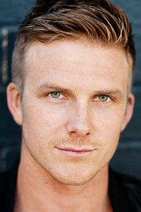 الممثل Simon Arblaster