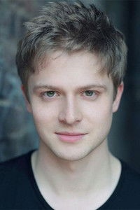 الممثل Simon Ginty