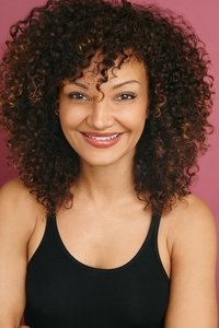 الممثل Stephanie 'Stevvi' Alexander