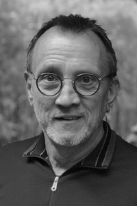 المخرج Steve Barron