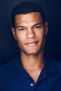 الممثل Sullivan Jones