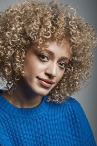 الممثل Sydney Cole Alexander