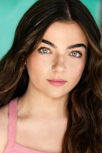 الممثل Taegen Burns