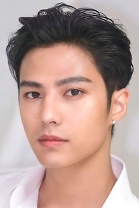 الممثل Thiti Mahayotaruk