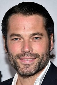 الممثل Tim Rozon