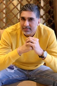 المخرج Tinu Suresh Desai