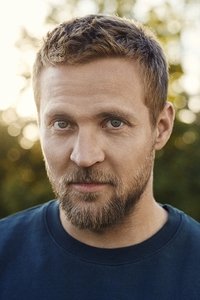 الممثل Tobias Santelmann