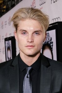 الممثل Toby Hemingway