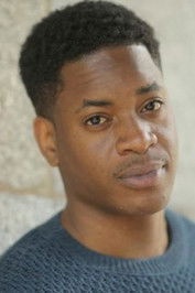 الممثل Tolu Ogunmefun