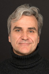 الممثل Tom Junod