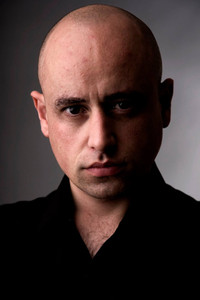 المخرج Tony Devlin