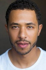 الممثل Ukweli Roach
