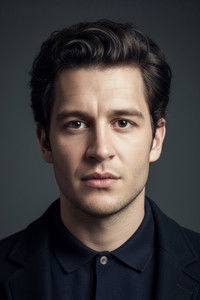 الممثل Uraz Kaygilaroglu