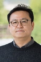 المخرج Won-Tae Lee