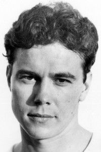 الممثل Wyatt Knight