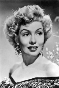 الممثل Yolande Donlan
