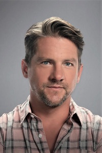 الممثل Zachary Knighton