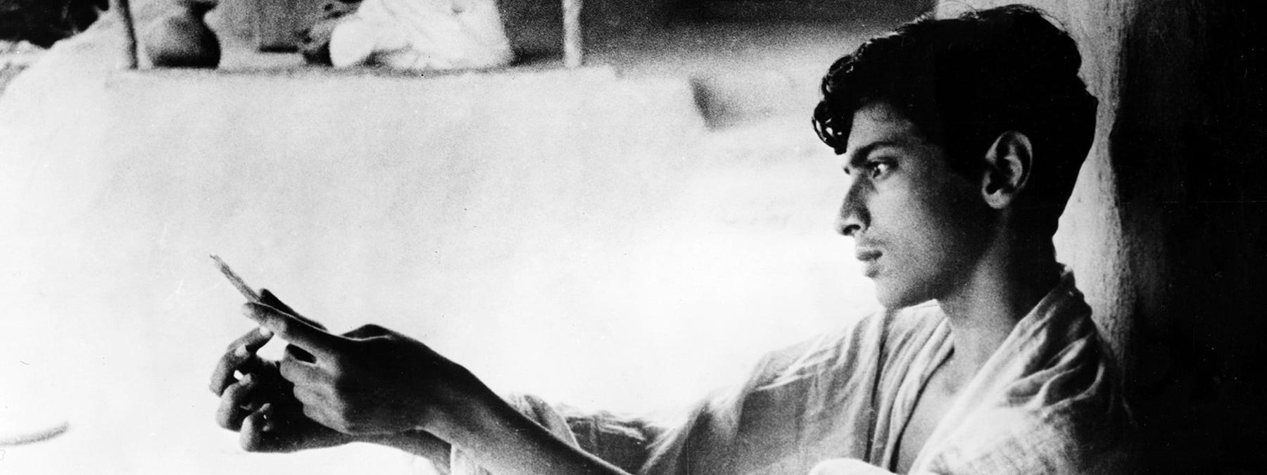 غلاف فيلم Aparajito 1956 مترجم