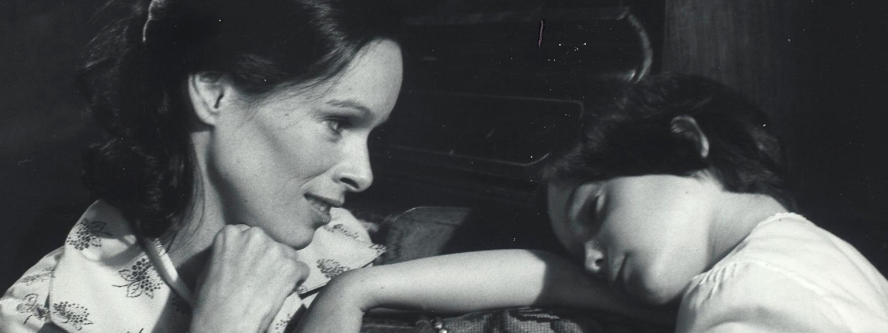 غلاف فيلم Cría cuervos 1976 مترجم